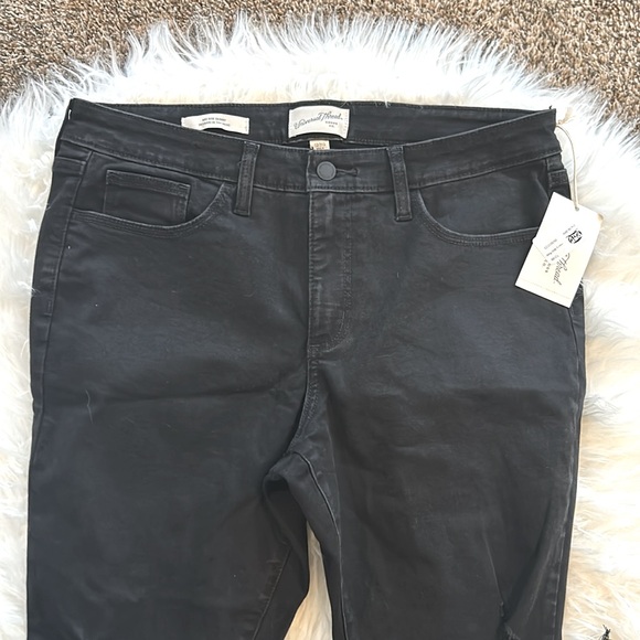 ⭐️NWT Women's Distressed Jeans - Picture 2 of 7